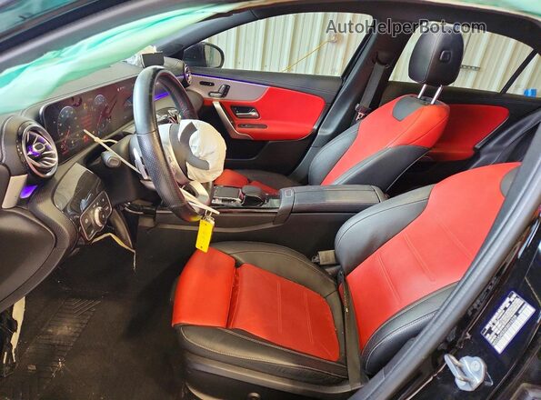 WDD3G4EB3KW016239 2019 MERCEDES-BENZ A Black Вид салону спереду