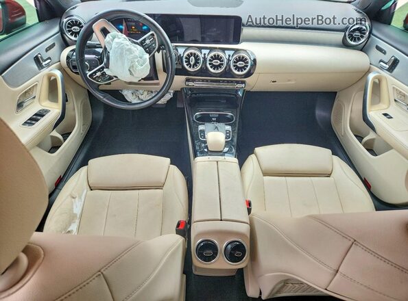 WDD3G4EB6KW030801 2019 MERCEDES-BENZ A Красный Вид панели приборов