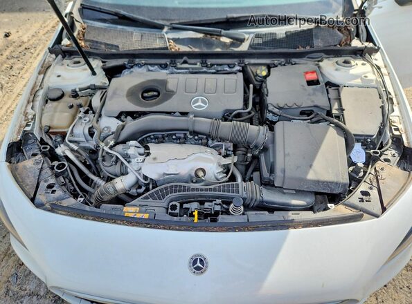 WDD3G4EB7KW000724 2019 MERCEDES-BENZ A White Вид задньої частини салону
