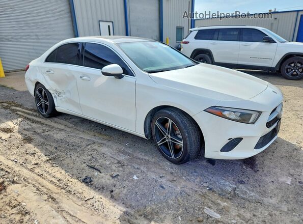 WDD3G4EB7KW000724 2019 MERCEDES-BENZ A White Передня права чверть