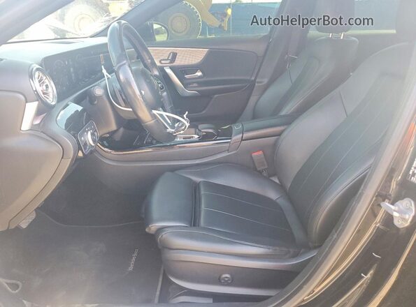 WDD3G4EB8KW000960 2019 MERCEDES-BENZ A Black Вид салону спереду