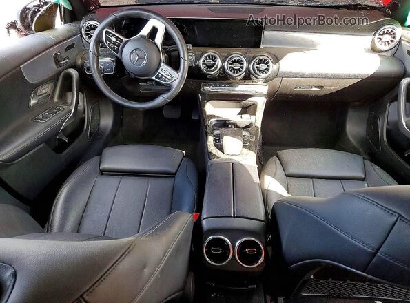WDD3G4EBXLW039003 2020 MERCEDES-BENZ A Red Вид панелі приладів