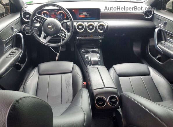 WDD3G4FB8KW022312 2019 MERCEDES-BENZ A White Widok deski rozdzielczej