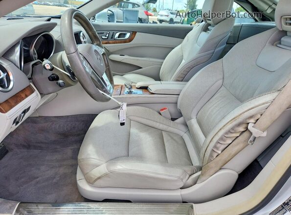 WDDJK6FA3GF039017 2016 MERCEDES-BENZ SL Серебряный Вид салона спереди