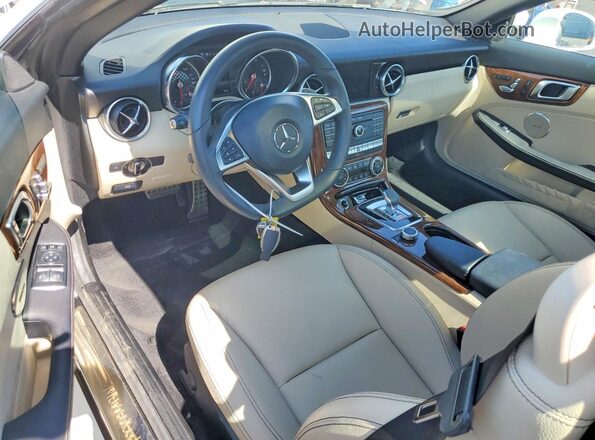 WDDPK3JA7LF166198 2020 MERCEDES-BENZ SLC White Vista del salpicadero