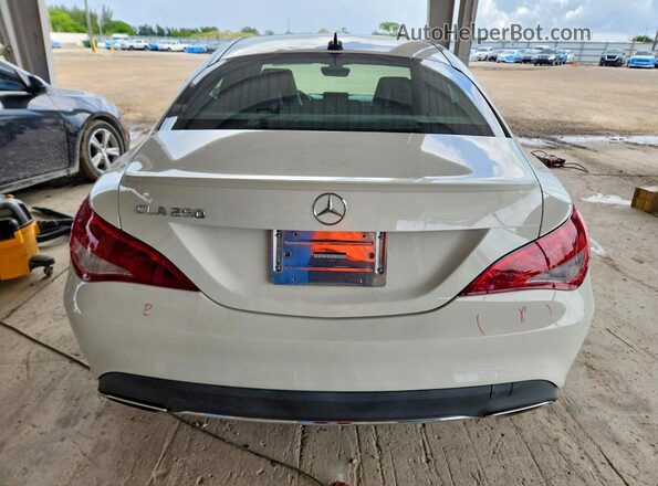 WDDSJ4EB2JN547854 2018 MERCEDES-BENZ CLA-CLASS White Հետևի տեսք