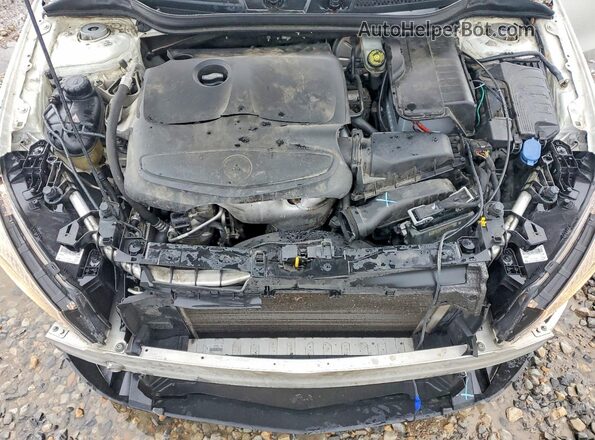WDDSJ4EB3JN688397 2018 MERCEDES-BENZ CLA-CLASS White Սալոնի հետևի տեսք