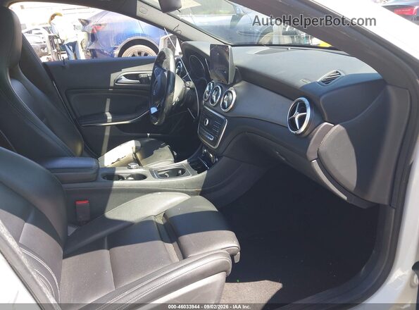 WDDSJ4EB4HN467661 2017 MERCEDES-BENZ CLA 250 Белый Вид салона спереди