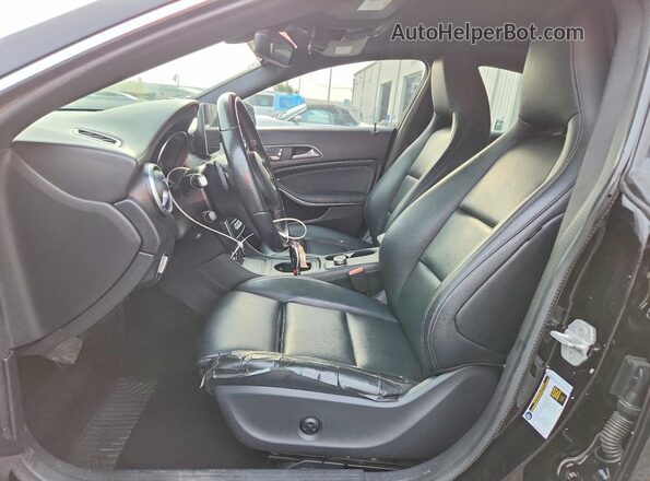 WDDSJ4EB5JN568195 2018 MERCEDES-BENZ CLA-CLASS Черный Вид салона спереди