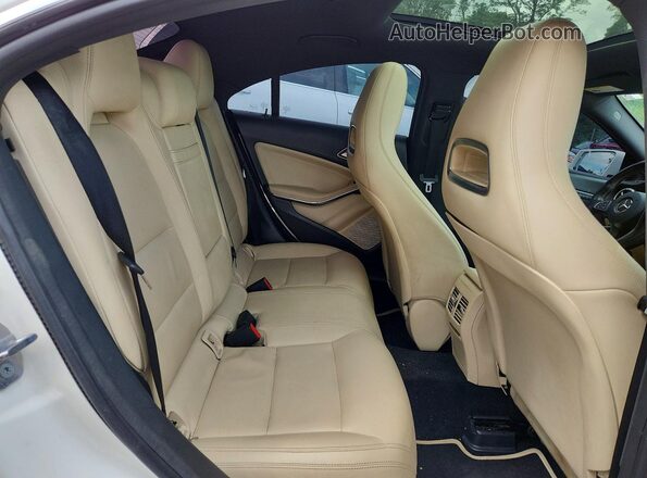 WDDSJ4EB5KN735060 2019 MERCEDES-BENZ CLA-CLASS White Vista de los asientos traseros