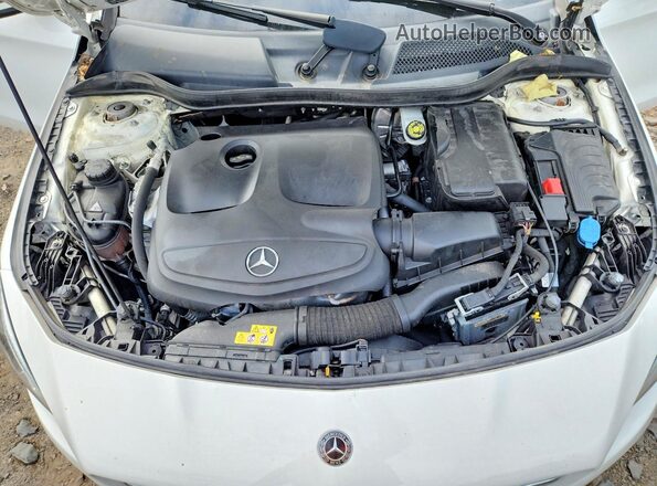 WDDSJ4EB5KN735060 2019 MERCEDES-BENZ CLA-CLASS White Vista interior trasera