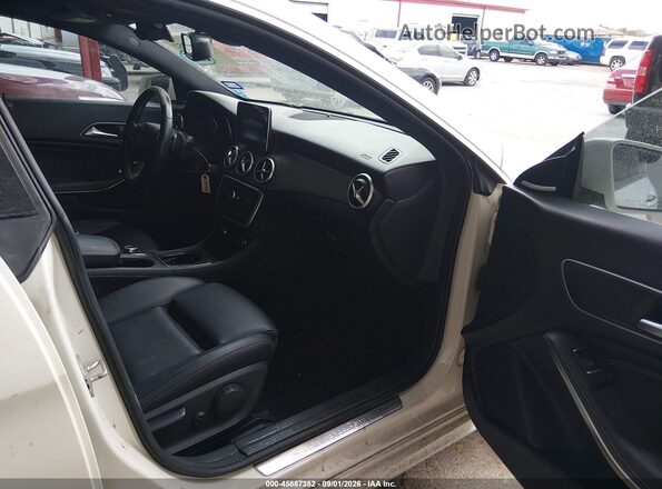 WDDSJ4EB6GN380486 2016 MERCEDES-BENZ CLA 250 Cream Vista interior delantera