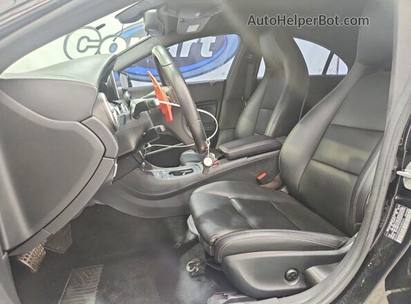 WDDSJ4EB9GN385245 2016 MERCEDES-BENZ CLA-CLASS Black Вид салону спереду