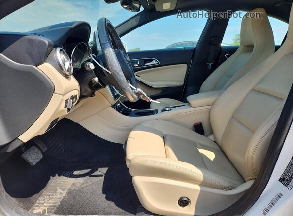 WDDSJ4GB1KN718902 2019 MERCEDES-BENZ CLA-CLASS White Вид салону спереду