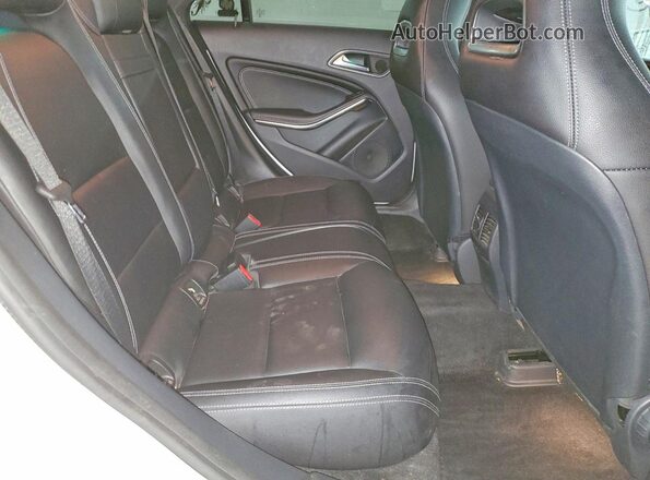 WDDSJ4GBXKN748769 2019 MERCEDES-BENZ CLA-CLASS White Vista de los asientos traseros