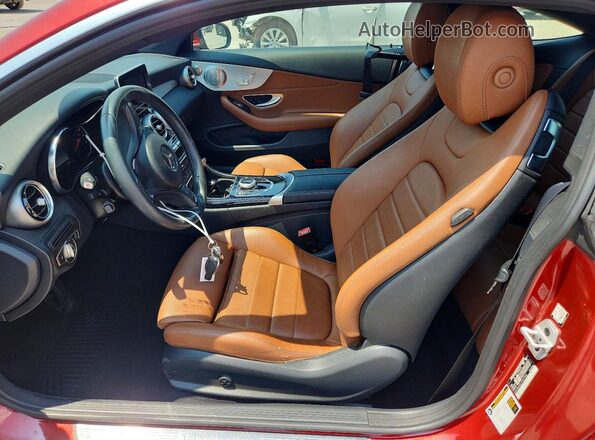 WDDWJ4JB1JF637966 2018 MERCEDES-BENZ C Red Widok wnętrza z przodu