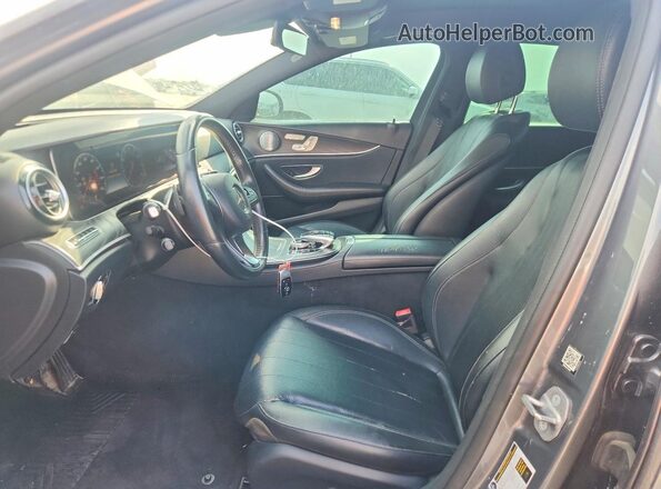 WDDZF4JB0JA428343 2018 MERCEDES-BENZ E-CLASS Gray Vista del salpicadero
