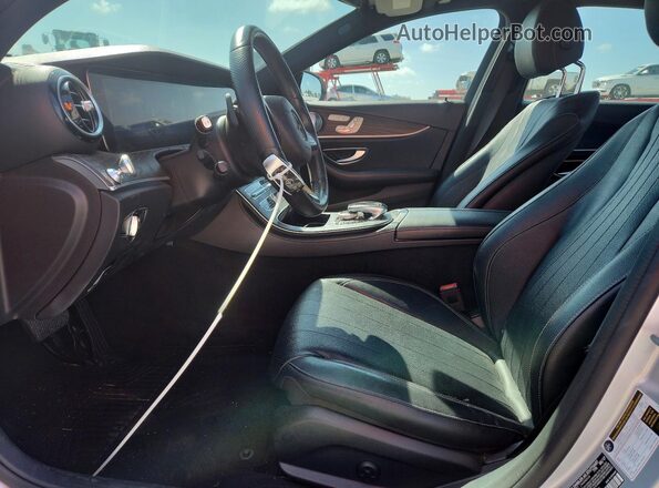 WDDZF4JB4JA348463 2018 MERCEDES-BENZ E Silver Front interior view