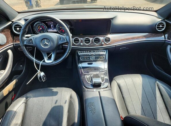 WDDZF4KB3HA050799 2017 MERCEDES-BENZ E Black Vista del salpicadero