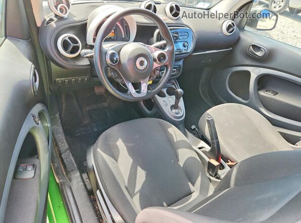 WMEFJ9BAXJK247129 2018 SMART FORTWO Белый Вид панели приборов