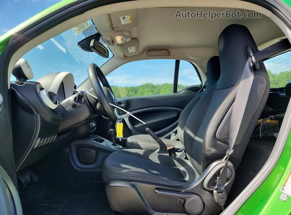 WMEFJ9BAXJK247129 2018 SMART FORTWO Белый Вид салона спереди