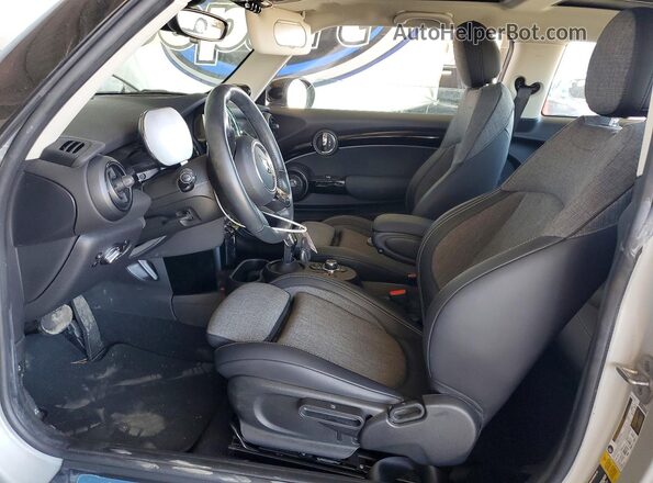 WMW13DJ07N2R94396 2022 MINI COOPER Silver Вид салону спереду