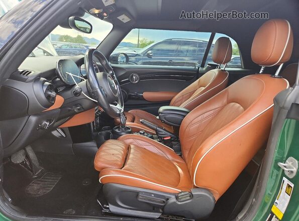 WMW43DL06P3R30163 2023 MINI COOPER Green Front interior view