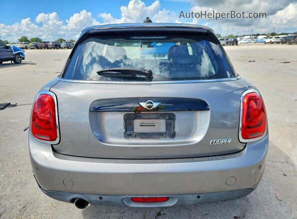 WMWXU1C54J2F79774 2018 MINI COOPER Silver Front interior view