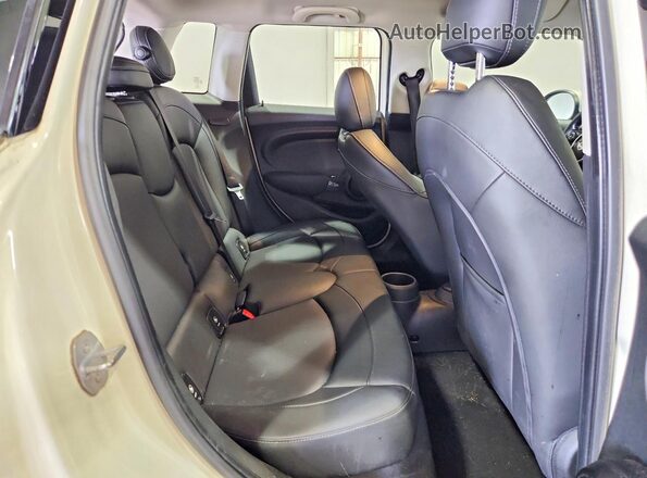WMWXU7C04L2L97502 2020 MINI COOPER Beige Vista de los asientos traseros