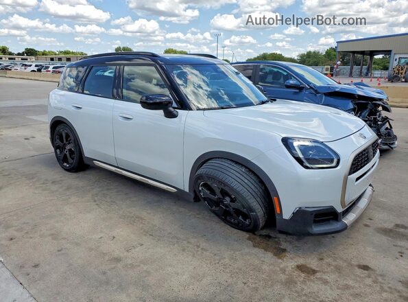WMZ23GA08T7U57464 2026 MINI COUNTRYMAN Белый Передняя правая четверть