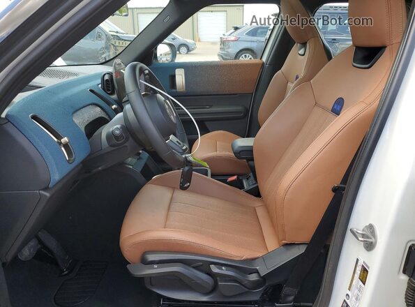 WMZ23GA08T7U57464 2026 MINI COUNTRYMAN Белый Вид салона спереди