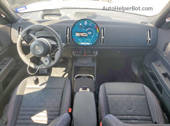 WMZ23GA09V7V63070 2027 MINI COUNTRYMAN Белый Вид панели приборов