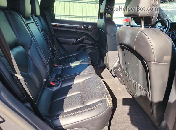 WP1AA2A20HKA90181 2017 PORSCHE CAYENNE Gray Սալոնի հետևի տեսք
