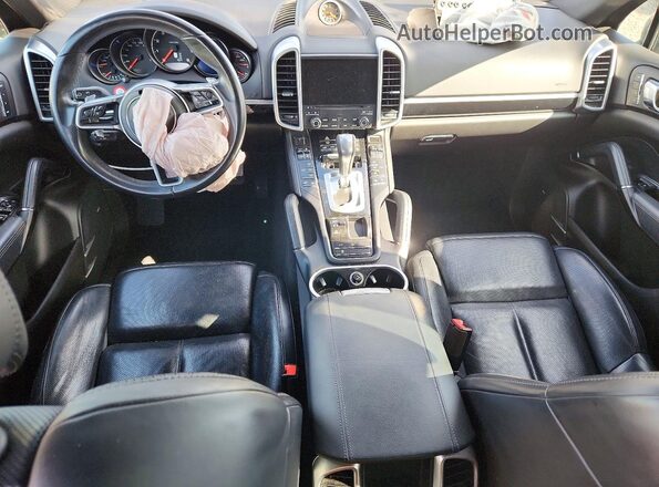 WP1AA2A20HKA90181 2017 PORSCHE CAYENNE Gray Առջևի վահանակի տեսք