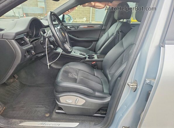 WP1AA2A56HLB01043 2017 PORSCHE MACAN Silver წინა სალონის ხედი