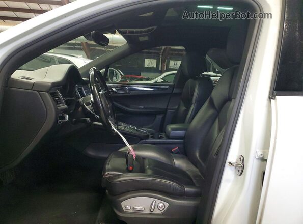 WP1AA2A57HLB08065 2017 PORSCHE MACAN White Вид салону спереду