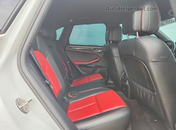 WP1AA2A59LLB10246 2020 PORSCHE MACAN White Вид задньої частини салону