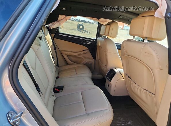 WP1AA2A59MLB02763 2021 PORSCHE MACAN Silver უკანა სალონის ხედი