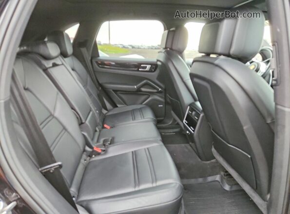 WP1AA2AY9KDA08786 2019 PORSCHE CAYENNE Black Вид задньої частини салону