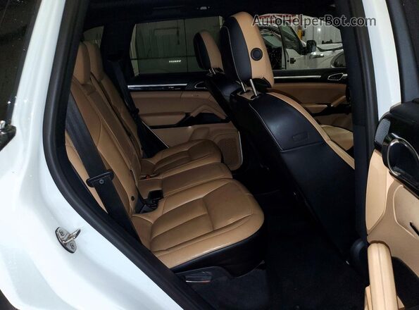 WP1AB2A26HLA51165 2017 PORSCHE CAYENNE White უკანა სავარძლების ხედი