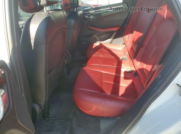 WP1AB2A54HLB11311 2017 PORSCHE MACAN White Вид задньої частини салону