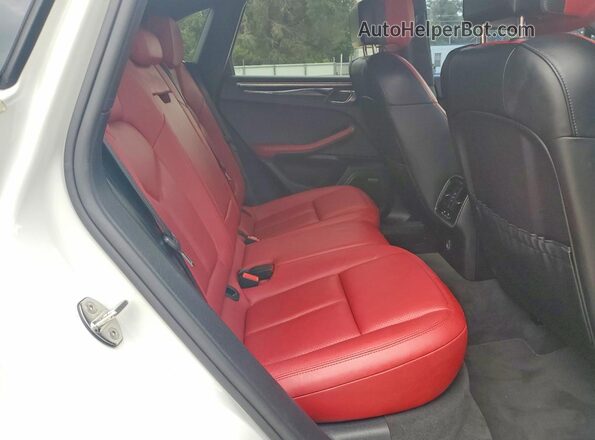 WP1AB2A54HLB15441 2017 PORSCHE MACAN Белый Вид задней части салона
