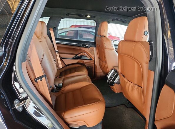 WP1AC2A26HLA97026 2017 PORSCHE CAYENNE Black Вид задньої частини салону