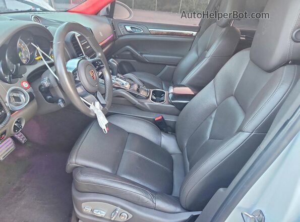 WP1AE2A25HLA71480 2017 PORSCHE CAYENNE White Вид салону спереду