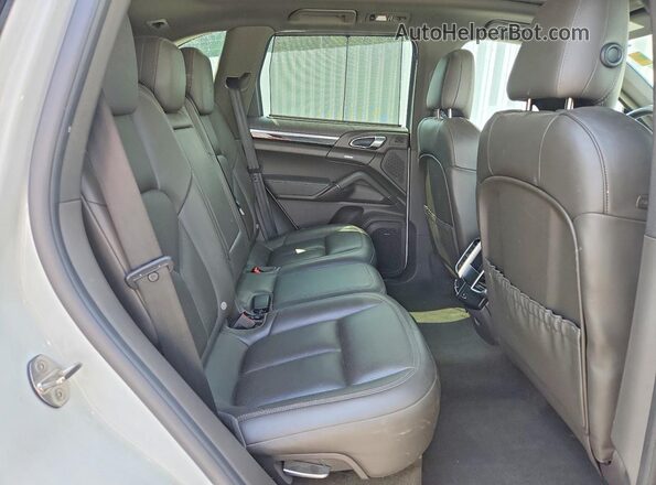WP1AE2A2XHLA68929 2017 PORSCHE CAYENNE White Rear interior view