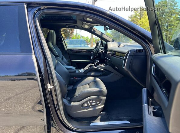 WP1AE2AY8KDA52072 2019 PORSCHE CAYENNE Black Front view
