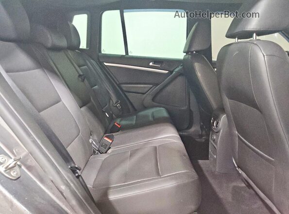 WVGAV7AX0GW083927 2016 VOLKSWAGEN TIGUAN Gray Rear interior view
