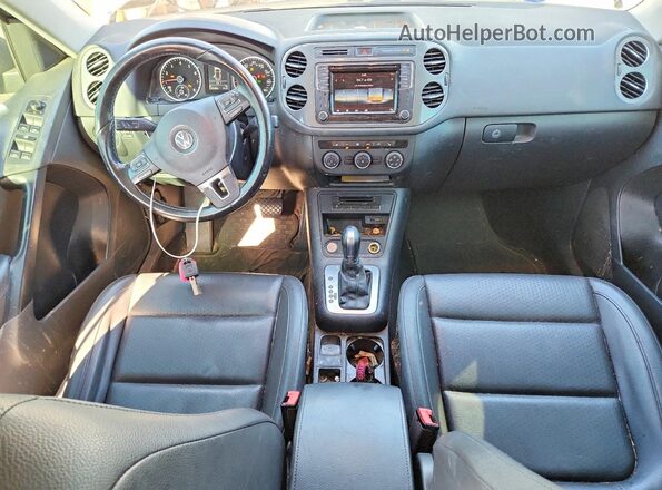 WVGAV7AX1HK039220 2017 VOLKSWAGEN TIGUAN Gray Widok deski rozdzielczej