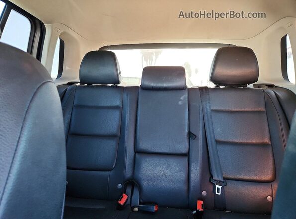 WVGAV7AX1HK039220 2017 VOLKSWAGEN TIGUAN Gray Widok tylnych siedzeń