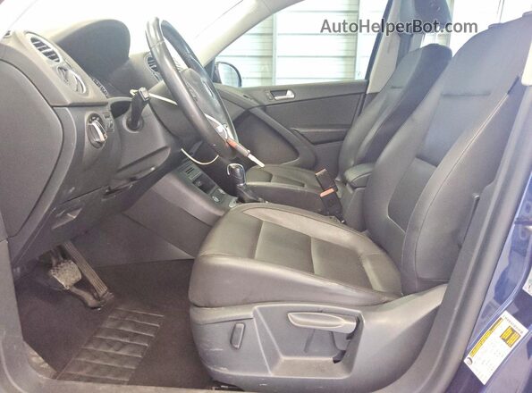 WVGAV7AX3GW600945 2016 VOLKSWAGEN TIGUAN Blue Front interior view